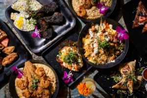 Paradise HTX: El brunch escondido en el centro de Houston con comida sureña, cócteles y ambiente de domingo