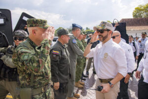 El conflicto y el terremoto marcan el primer mes de De la Espriella al frente de Colombia