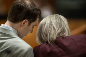 Juez de Utah ordena que Tyler Robinson vaya a juicio por el asesinato de Charlie Kirk