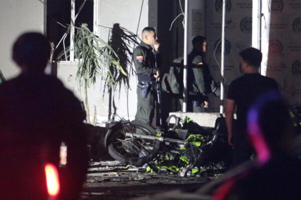 Un muerto y once heridos en el ataque terrorista contra un puesto policial en Colombia
