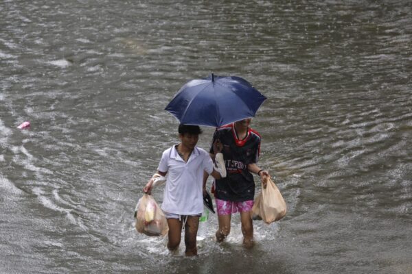 Bangkok sigue en alerta tras acumular 30 millones de metros cúbicos de lluvia