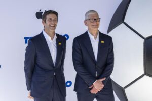 Ternus toma las riendas de Apple ante el reto de la IA y el encarecimiento de componentes