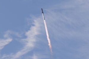 SpaceX logra el hito de poner en la órbita terrestre su enorme Starship