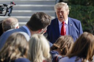 Trump afirma que los buques de EE.UU. “pasarán” por Cuba tras la guerra en Irán