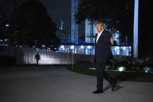 Trump pide el voto en Ohio para frenar el avance demócrata y amarrar el control del Senado