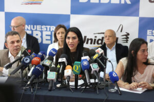 Mayor bloque opositor espera que Machado pueda ejercer la política tras volver a Venezuela