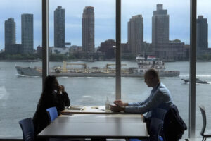 EEUU creó 29.000 empleos en septiembre y el paró subió apenas una décima, hasta el 4,2 %