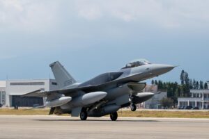 China rechaza la venta de armas de EEUU a Taiwán tras llegada de dos cazas F-16V a la isla
