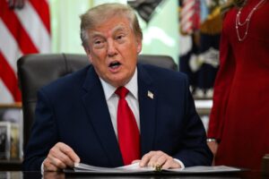Trump tilda de “enemigo” a quien diga ‘inteligencia artificial’ en vez ‘superinteligencia’