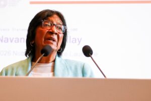 La nueva Nobel de la Paz bromea con entregar su galardón a Trump