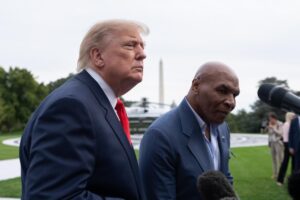 Tyson aparece con Trump en la Casa Blanca, tras revelar que le entregó una carta de Diddy