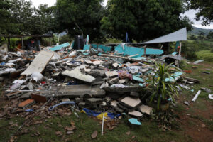 Tras un terremoto sin muertos en Panamá, sigue la incertidumbre por una joven herida grave