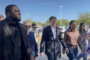 “Vamos a hacer historia”: el candidato demócrata al Senado por Texas vota en Austin