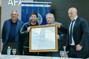 Messi recibe doctorado honoris causa de Universidad de Buenos Aires: “Nunca imaginé esto”