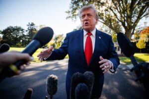 Jueza cita a Trump a declarar el 11 de diciembre en el caso de difamación contra la BBC