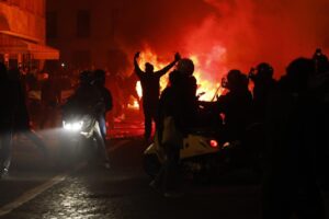 Macron promete castigos para saqueadores y pide frente unido contra “sembradores de caos”