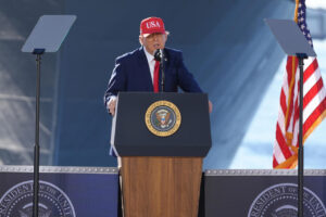 Trump anuncia plan por 6.600 millones de dólares para expandir fabricación de submarinos