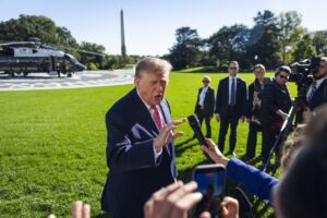 Trump cree que mantiene el apoyo hispano a dos semanas de las elecciones de medio mandato